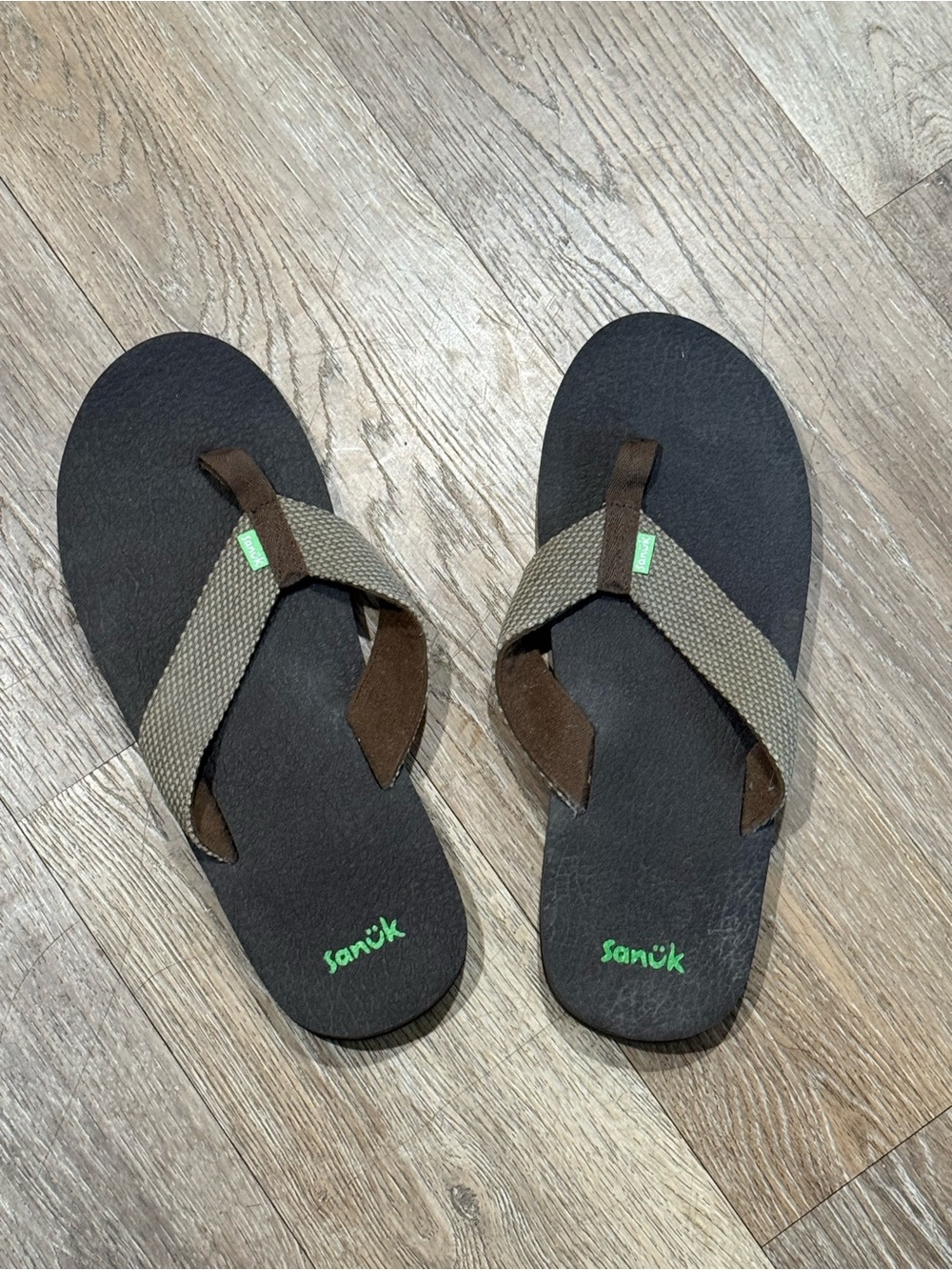 Sanuk men’s ' Brown & khaki Flip Flop Sandals